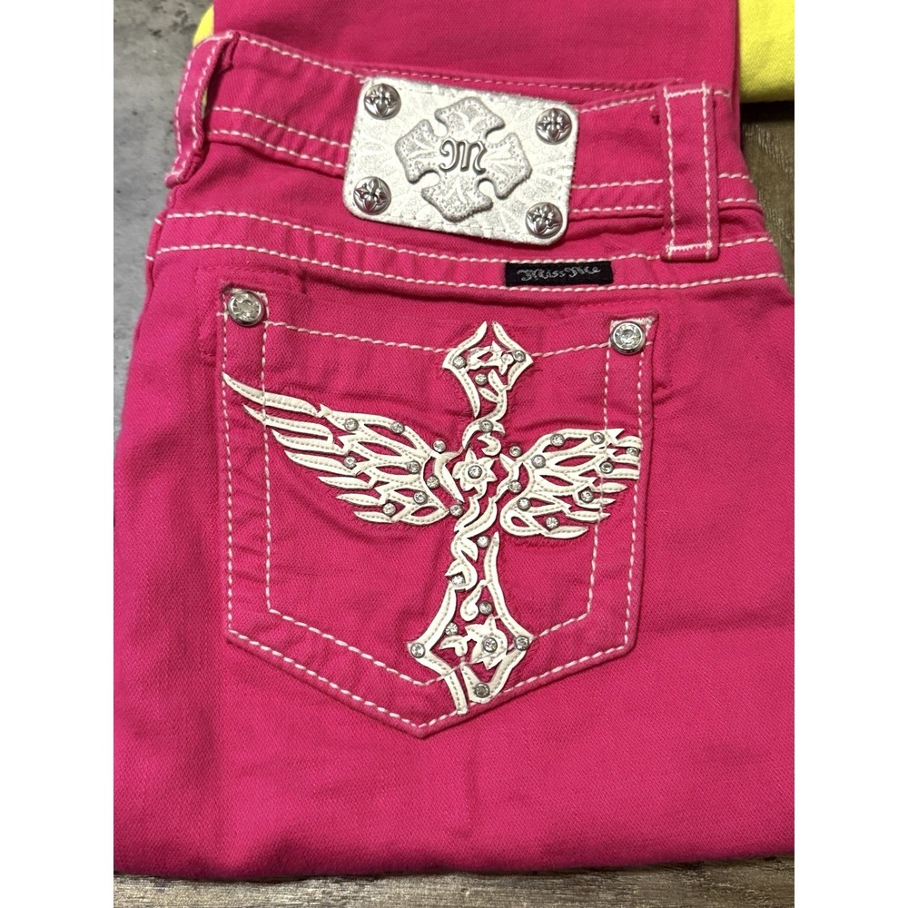 Vintage Miss Me Pink Capri Jeans Women 29 Wing Cross Embellished Y2K Cropped - Picture 5 of 11